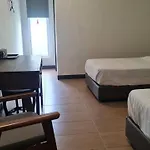 Oyo 90866 Rakyat Inn